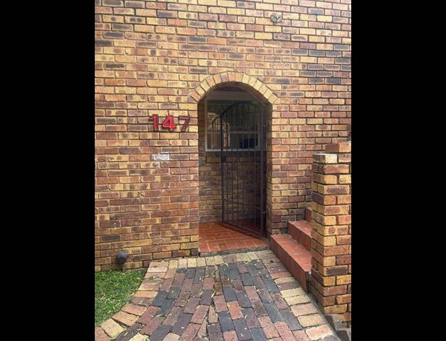 2 BEDROOM TOWNHOUSE FOR SALE IN BUCCLEUCH